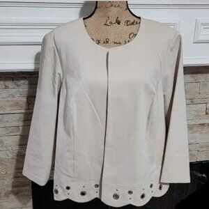 LIKE NEW ROZ & ALI KHAKI GROMMET ACCENT JACKET! THE PERFECT LAYERING PIECE!
